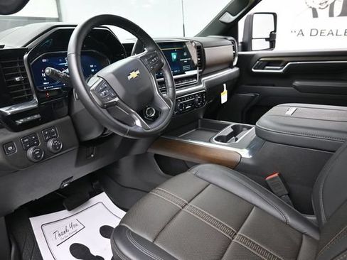 Used 2025 Chevrolet Silverado 2500 High Country w/ High Country Premium Package AWD/4WD image 18