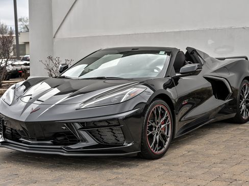 Used 2023 Chevrolet Corvette Stingray Premium Conv w/ Z51 Performance Package RWD image 3