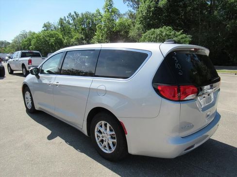 Used 2023 Chrysler Voyager LX FWD image 3