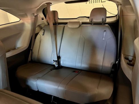 Used 2021 Toyota Sienna XLE image 18