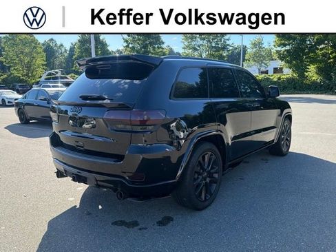 Used 2017 Jeep Grand Cherokee Overland w/ Jeep Active Safety Group AWD/4WD image 5