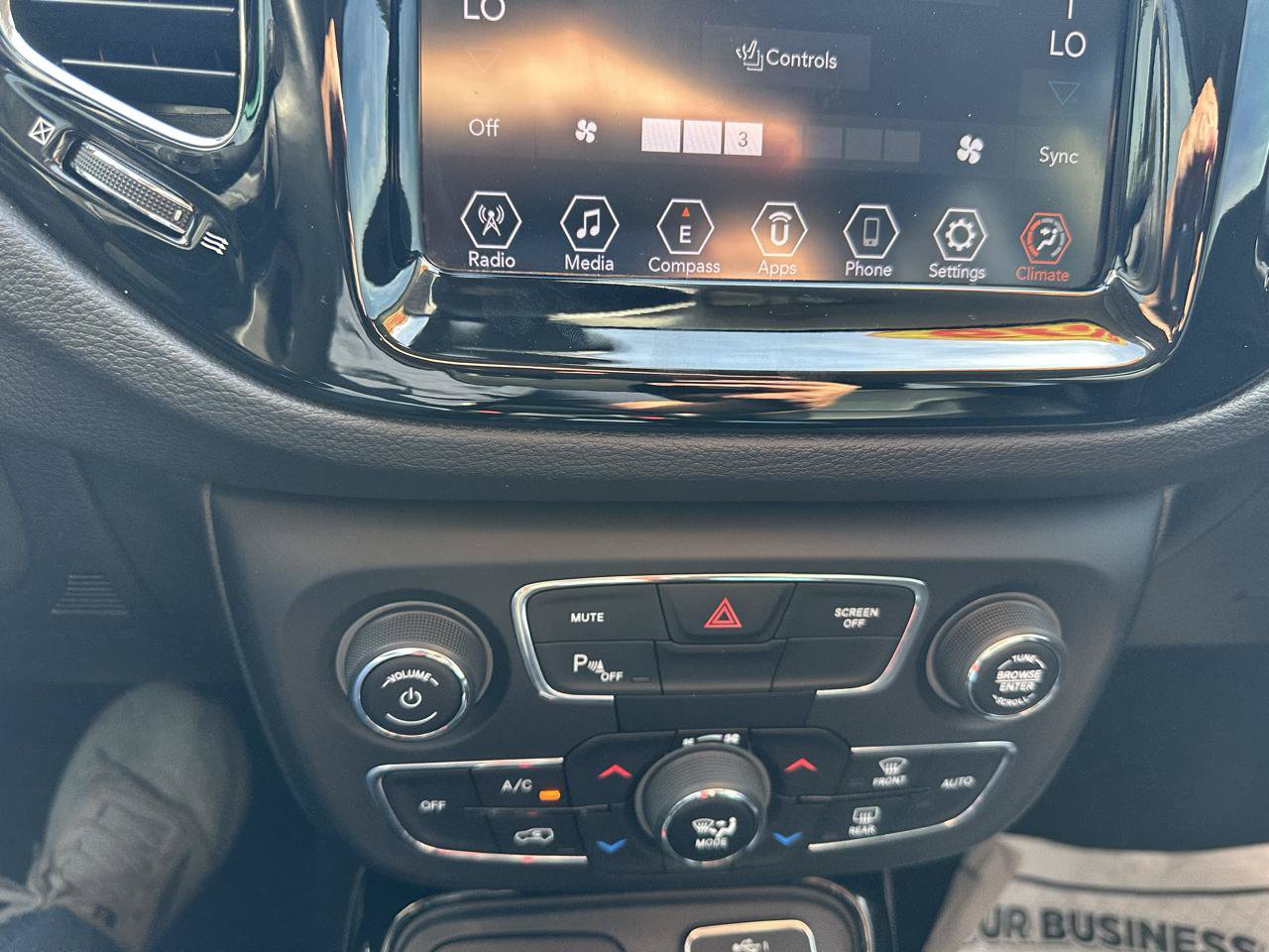Used 2019 Jeep Compass Limited w/ Safety & Security Group AWD/4WD image 16
