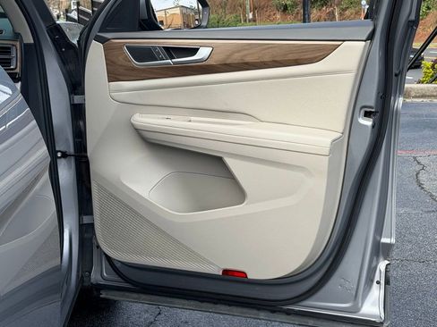 Used 2024 Volkswagen Atlas SE image 37