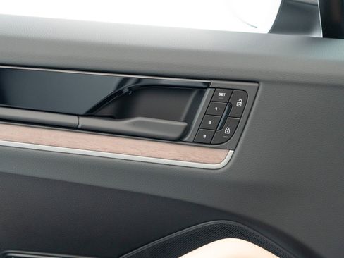 New 2026 Porsche Cayenne image 22