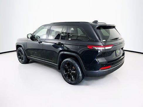 Used 2023 Jeep Grand Cherokee Limited w/ Black Appearance Package image 5