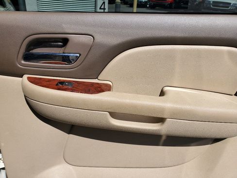 Used 2012 Chevrolet Suburban LTZ RWD image 34