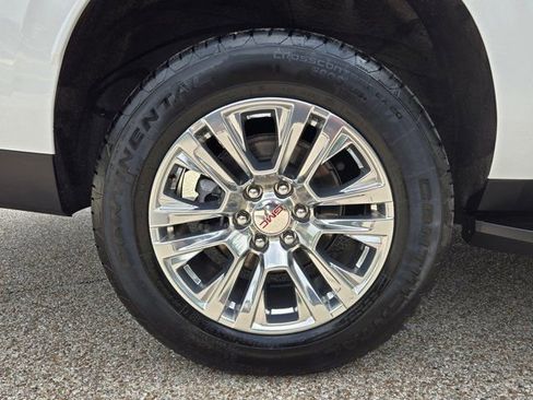 Used 2025 GMC Yukon XL Denali AWD/4WD image 31