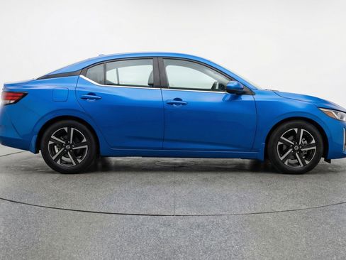 Used 2025 Nissan Sentra SV FWD image 11