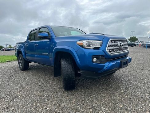 Used 2016 Toyota Tacoma TRD Sport w/ Towing Package AWD/4WD image 13