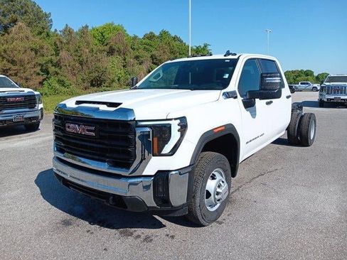 New 2026 GMC Sierra 3500 Pro w/ Convenience Package AWD/4WD image 2