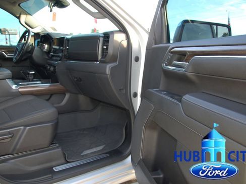 Used 2022 Chevrolet Silverado 1500 LT RWD image 17