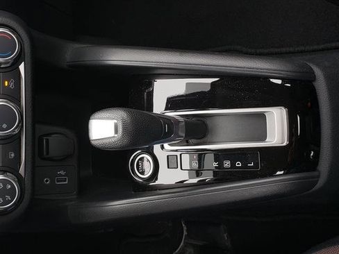 Used 2021 Nissan Versa SR image 25