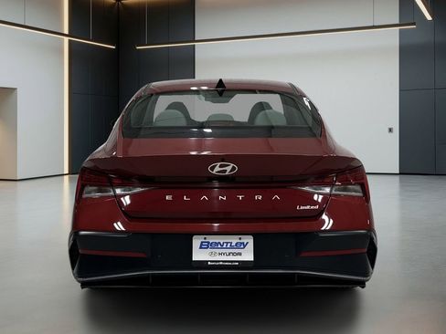 Certified 2024 Hyundai Elantra Limited FWD image 4