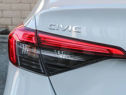 Used 2023 Honda Civic LX image 9