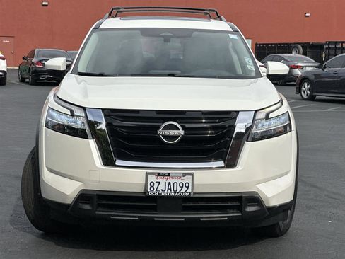 Used 2022 Nissan Pathfinder SV w/ SV Premium Package image 6