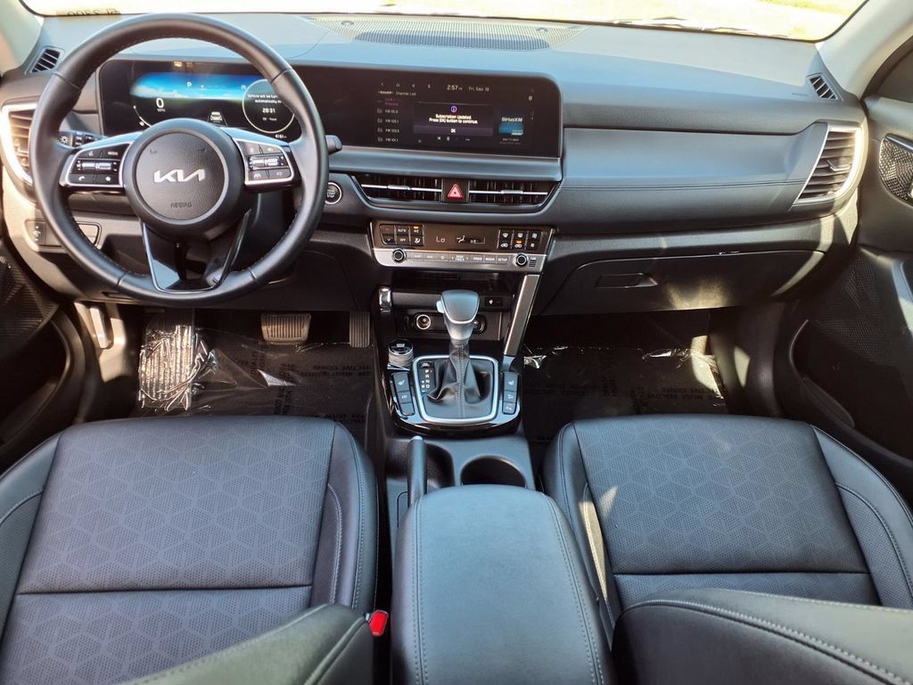 Certified 2026 Kia Seltos EX w/ EX Sunroof Package FWD image 11
