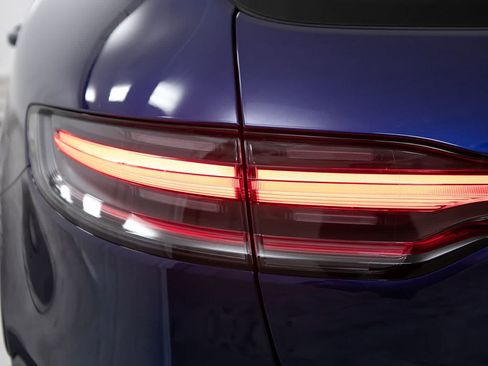 New 2026 Porsche Macan AWD/4WD image 18