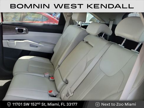 Used 2022 Kia Sorento S image 11