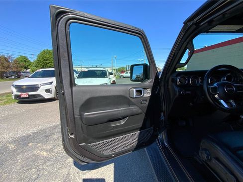 Used 2021 Jeep Wrangler Unlimited Sahara AWD/4WD image 20
