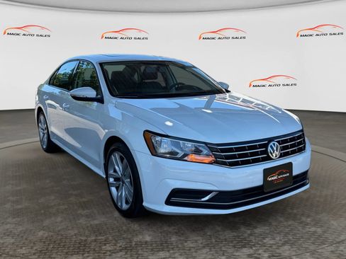 Used 2019 Volkswagen Passat 2.0T Wolfsburg w/ Wheels & Sunroof Package FWD image 5