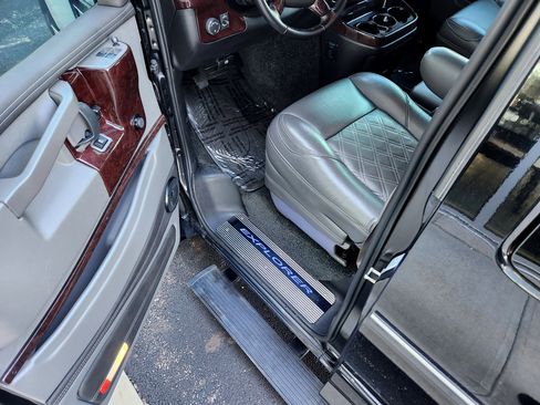 Used 2021 Chevrolet Express 3500 LS w/ Chrome Appearance Package RWD image 41