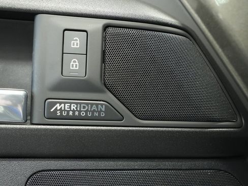 Used 2025 Land Rover Defender 110 X image 18