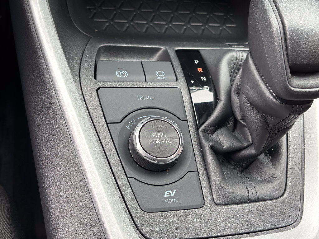 Certified 2025 Toyota RAV4 XLE AWD/4WD image 33