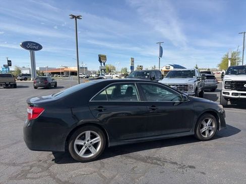 Used 2014 Toyota Camry SE image 6