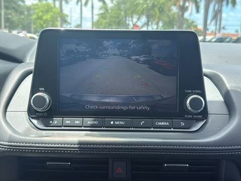 Used 2025 Nissan Rogue SV FWD image 22