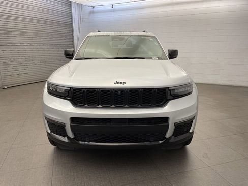 New 2025 Jeep Grand Cherokee L Limited w/ Luxury Tech Group II image 9