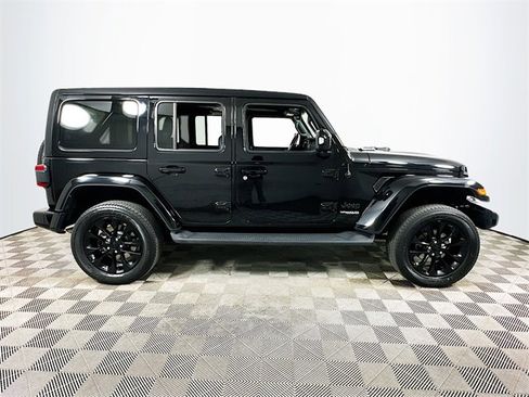 Used 2022 Jeep Wrangler Unlimited Sahara image 2