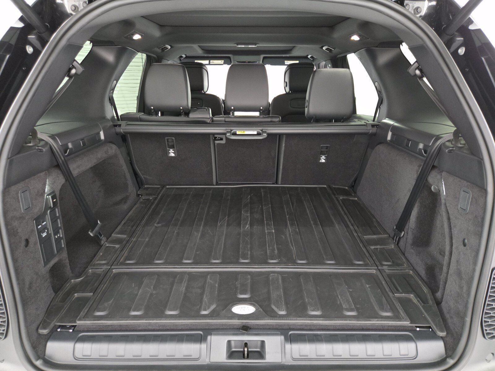 New 2026 Land Rover Discovery S AWD/4WD image 15