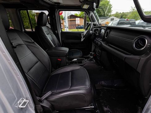 Used 2023 Jeep Wrangler Unlimited Sahara w/ Cold Weather Group AWD/4WD image 31