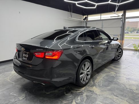 Used 2017 Chevrolet Malibu Premier w/ Driver Confidence Package FWD image 5