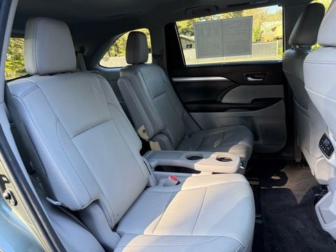Used 2016 Toyota Highlander XLE image 26
