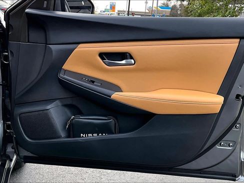 Used 2023 Nissan Sentra SV w/ SV Premium Package image 22