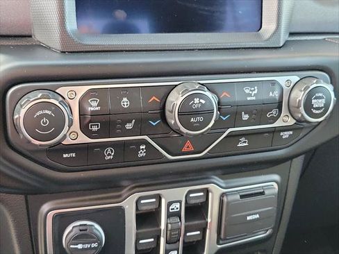 Certified 2022 Jeep Gladiator Mojave w/ LED Lighting Group AWD/4WD image 30