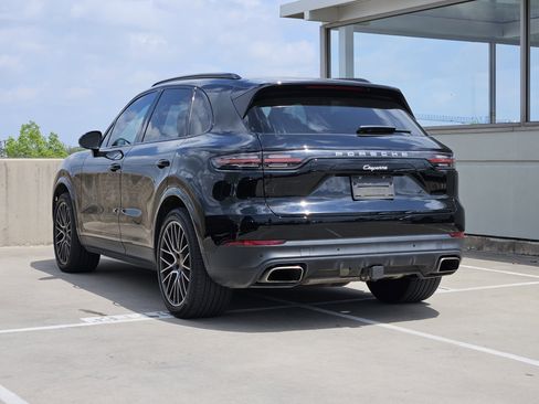 Certified 2023 Porsche Cayenne image 3