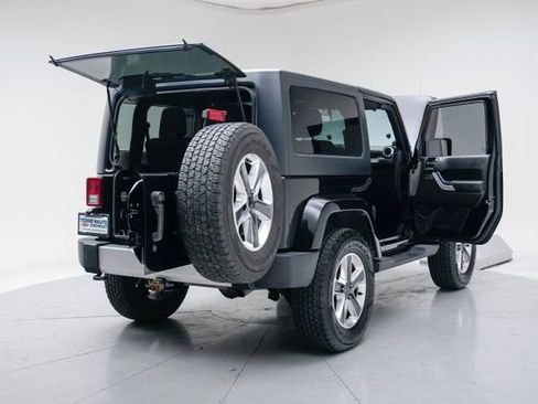 Used 2011 Jeep Wrangler Sahara image 21