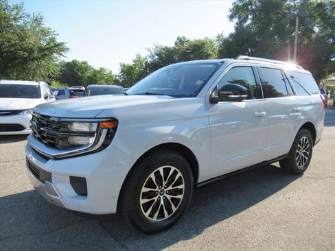 Used 2025 Ford Expedition Platinum AWD/4WD image 3