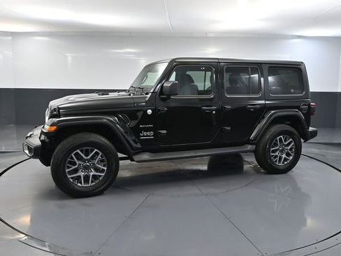 Used 2024 Jeep Wrangler Sahara image 10