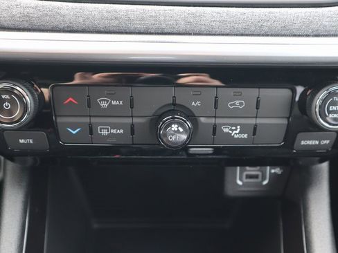 New 2026 Jeep Compass Latitude image 12