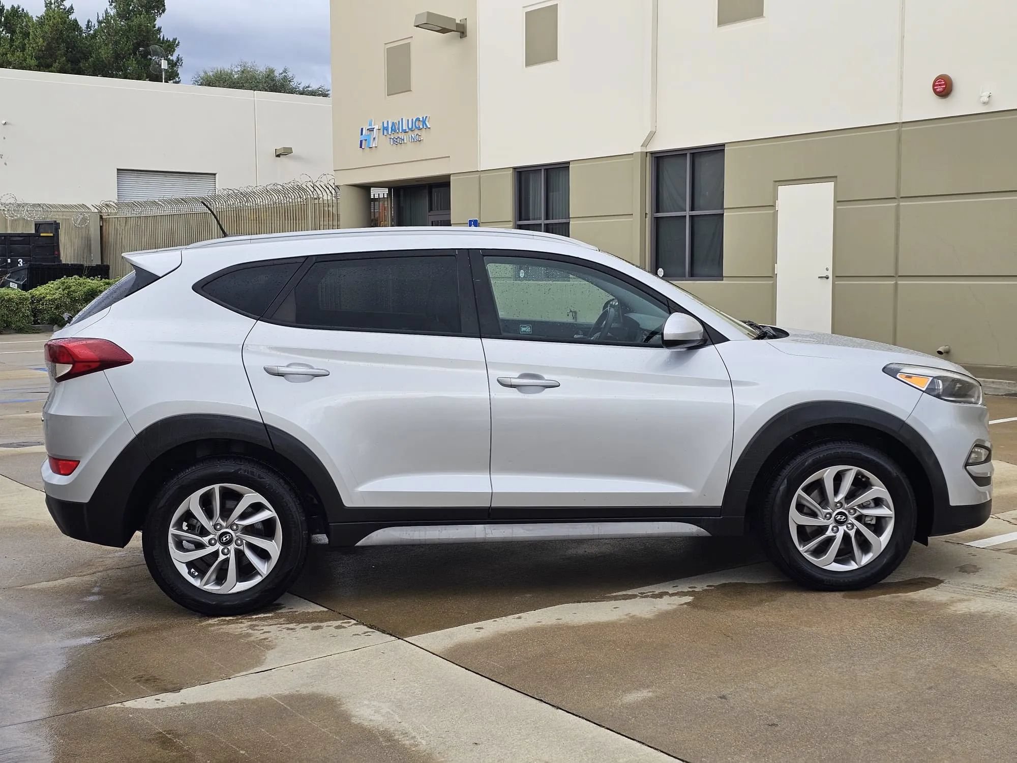 Used 2017 Hyundai Tucson SE w/ SE Popular Package 02 AWD/4WD image 4