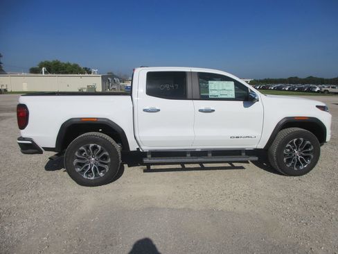 New 2026 GMC Canyon Denali AWD/4WD image 3