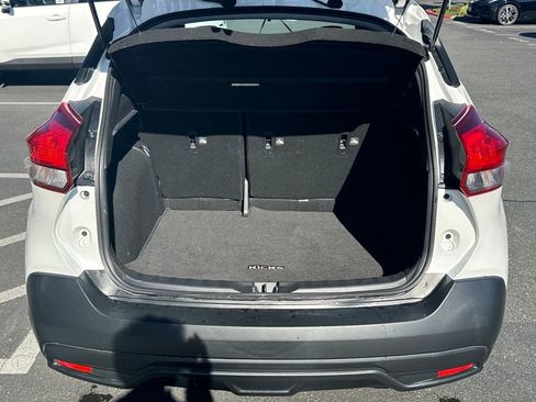 Used 2018 Nissan Kicks SV image 25