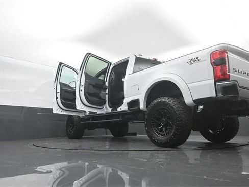 New 2026 Ford F250 Lariat w/ Lariat Ultimate Package image 39