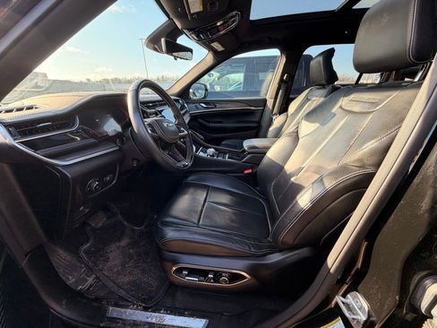 Used 2022 Jeep Grand Cherokee Overland w/ Advanced Protech Group III image 10