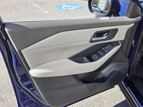 Used 2023 Nissan Rogue SV w/ SV Premium Package image 8