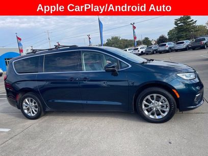 Used 2023 Chrysler Pacifica Touring-L
