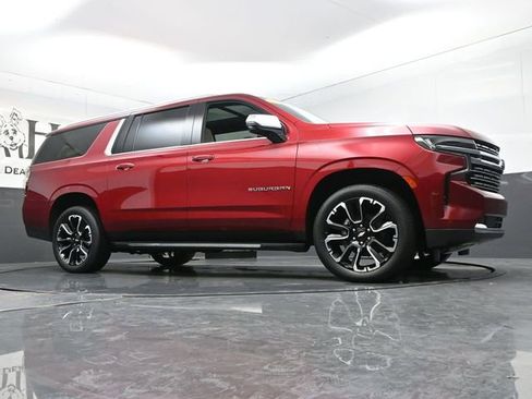 Used 2023 Chevrolet Suburban Premier w/ Premium Package AWD/4WD image 2